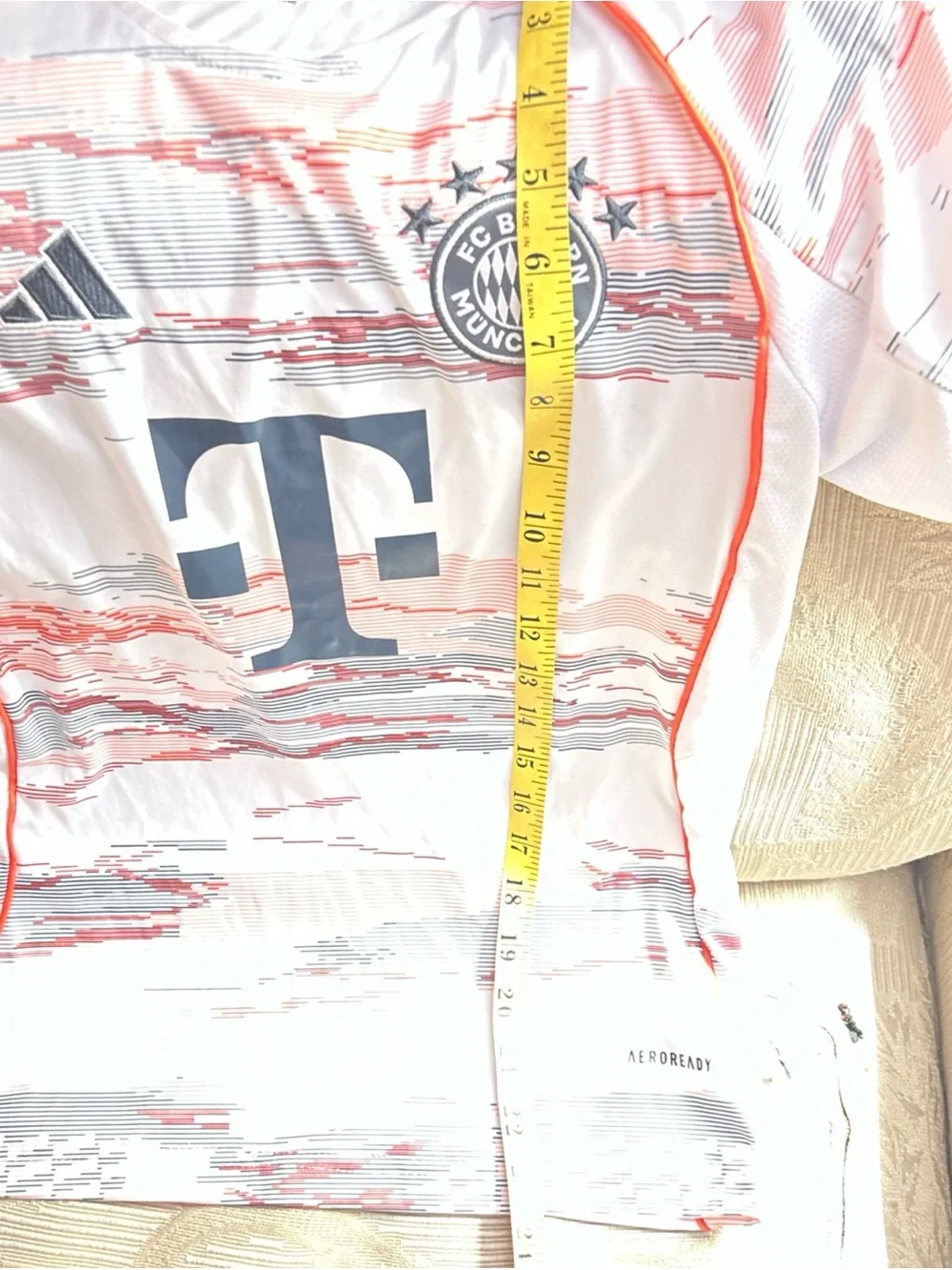 adidas White & Coral FC Bayern Munich Boys Away Jersey 28 slim (10/12)